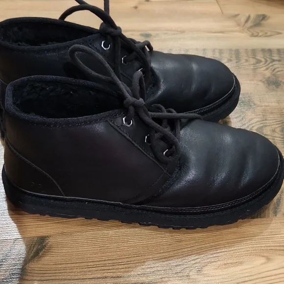 UGG Neumel Chukka Boot 8 Black Leather Shearling Boho Cozy Warm Waterproof - Picture 2 of 9